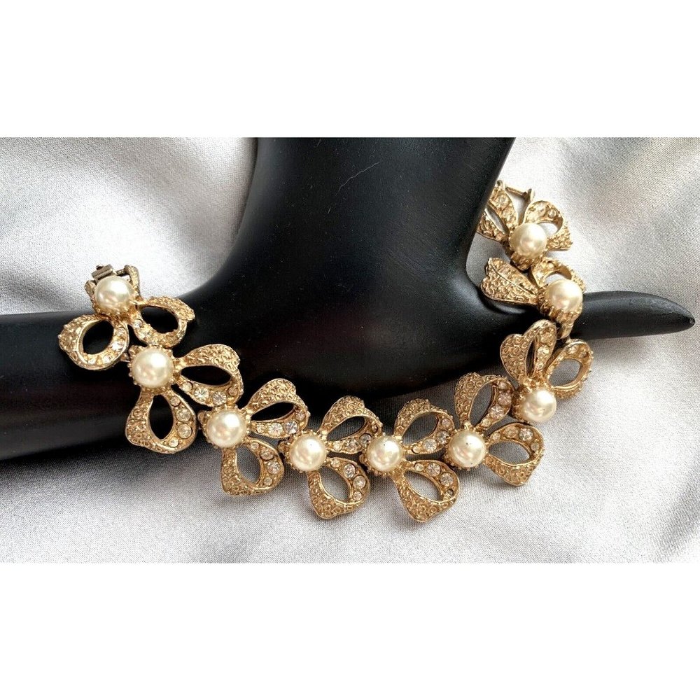 Vintage Hobe Gold Tone Faux Pearl Rhinestone Bows  7" Bracelet Clip Earring Set - Picture 2 of 12